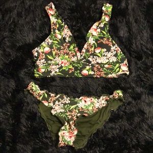 two piece suit! sizes top(XL) bottoms (L)